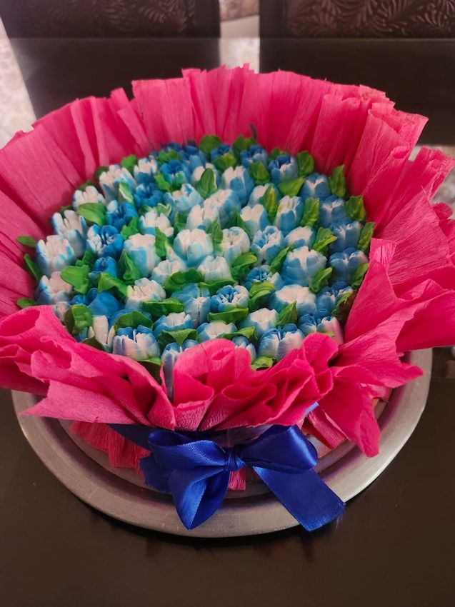 Piped tulip bouquet cake